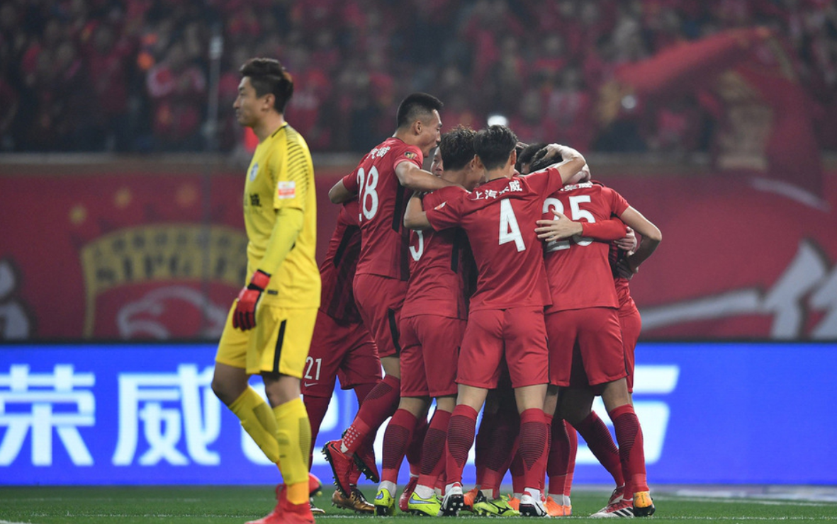 上海上港迎战大连一方，全队全力争取保持领先的简单介绍