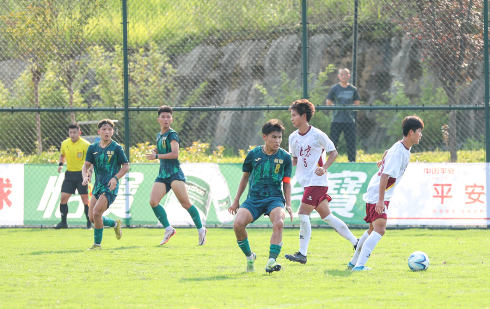 包含亚洲足球赛场上的明星选手，尽展风采的词条