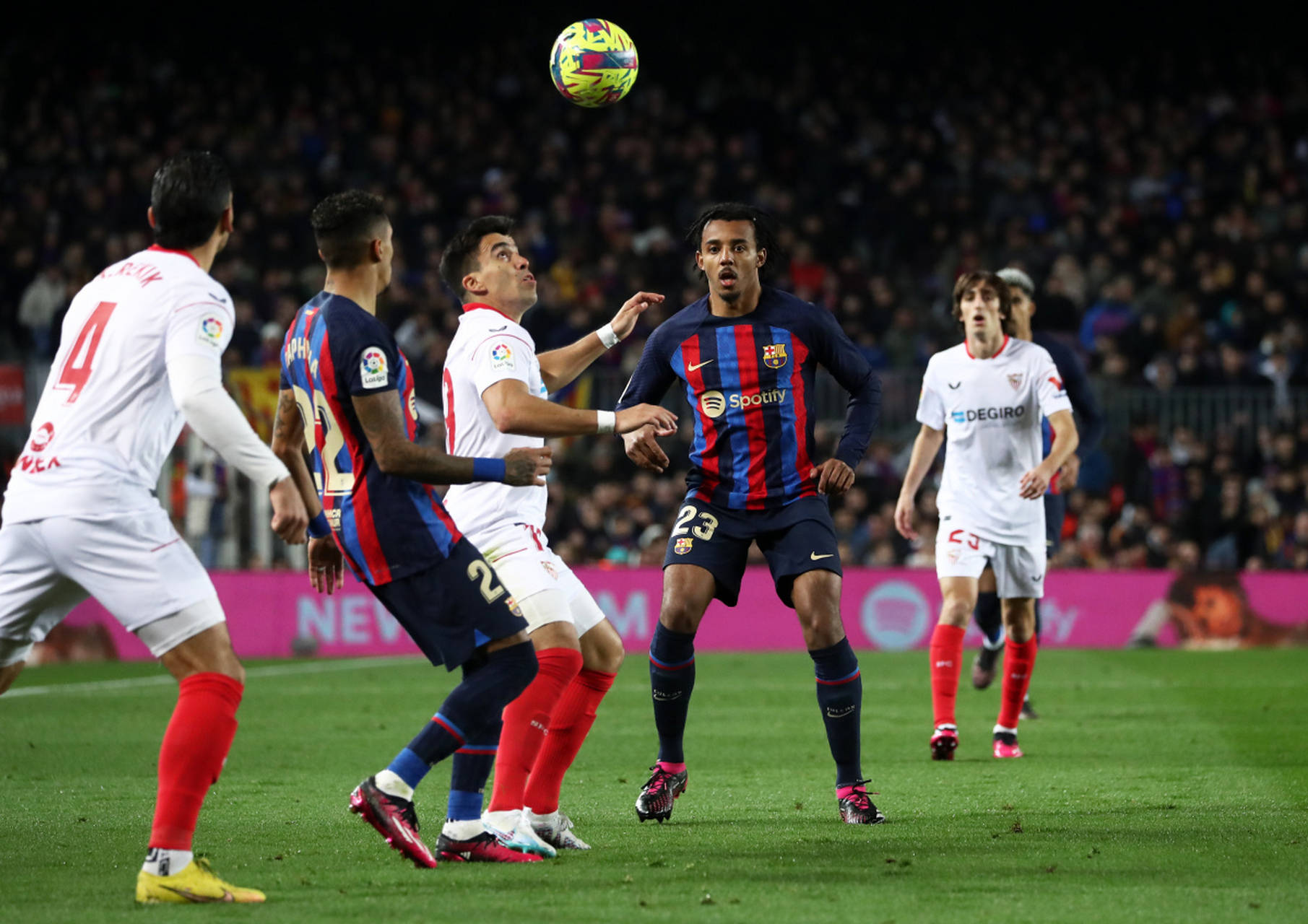 包含穆古鲁扎重要时刻大比分获胜，巴塞罗那带队取胜！的词条